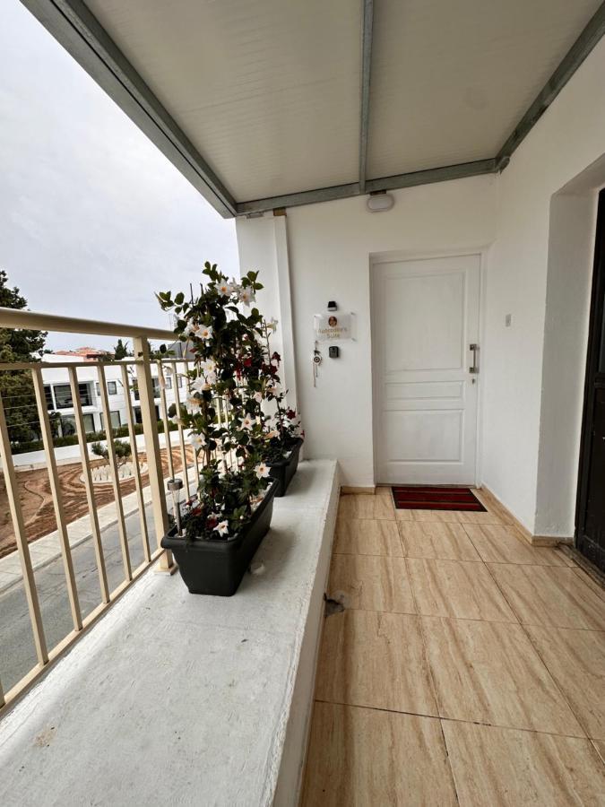 Aphrodites Suite Pafos Exterior foto